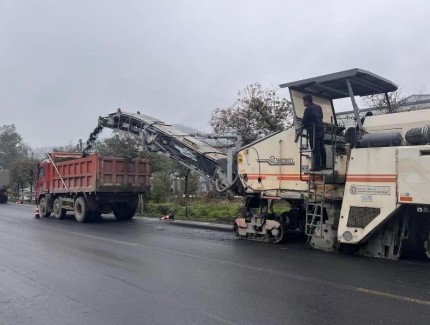 陈小江在塔城地区和兵团白杨市调研